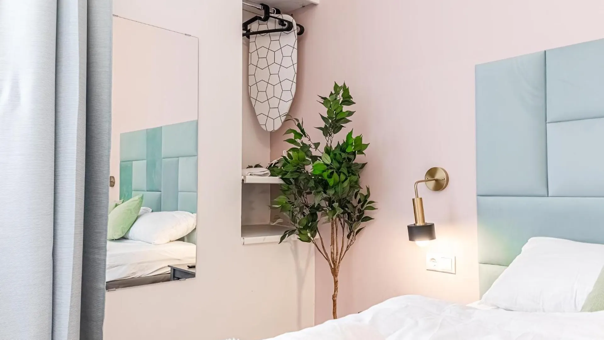 Queen Bed Central Barrier-Free Studio With Kitchen Vienna
