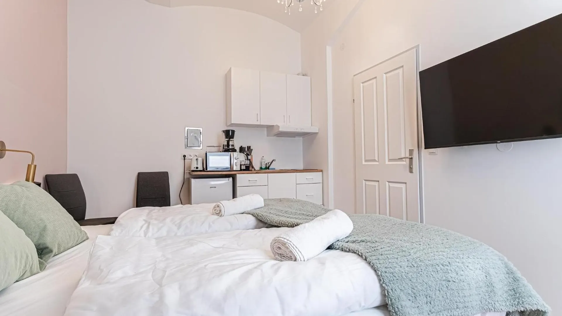 Queen Bed Central Barrier-Free Studio With Kitchen Vídeň 0*,  Rakousko